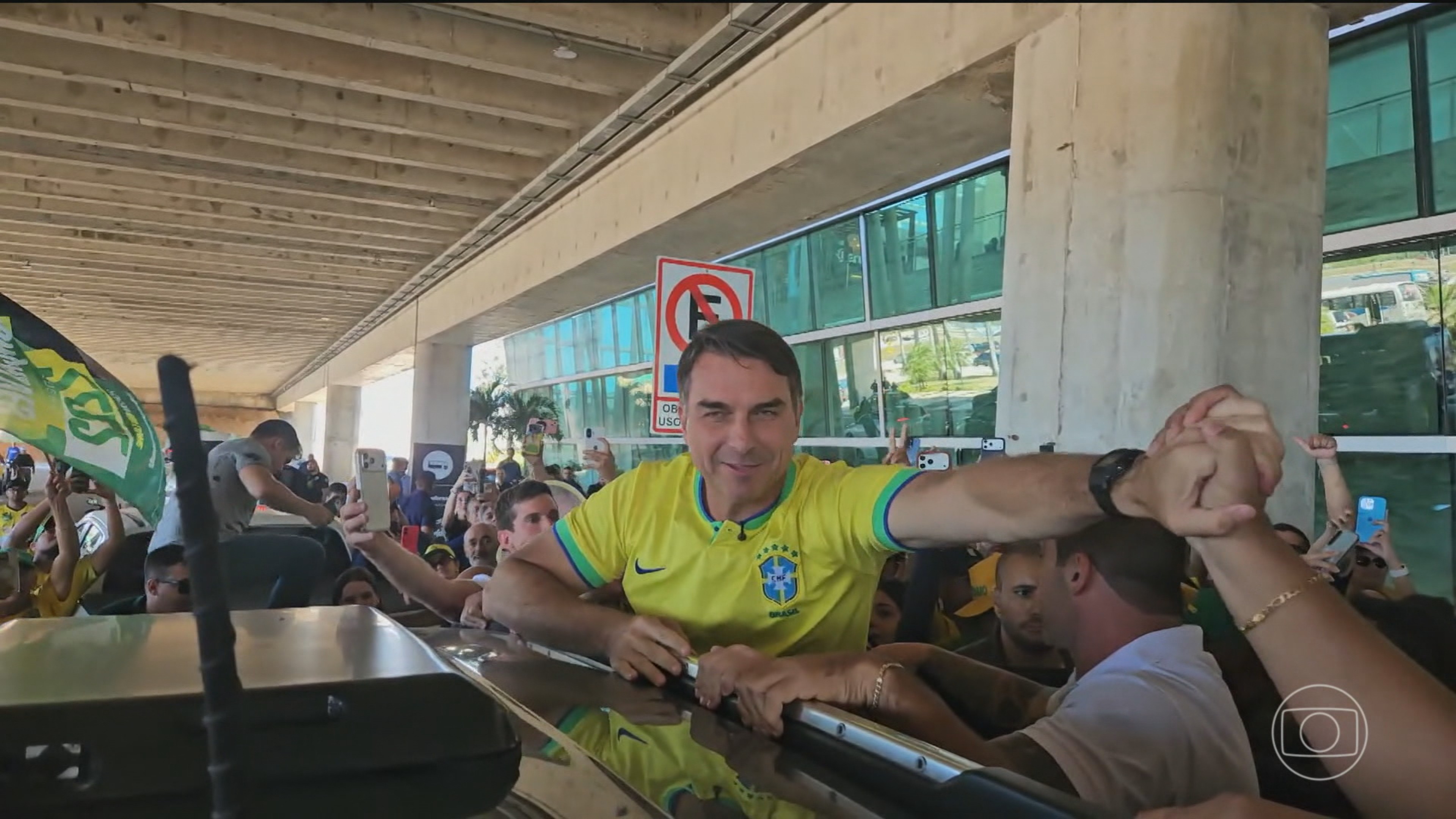 Flávio Bolsonaro, candidato à Presidência pelo PL, faz campanha em Natal