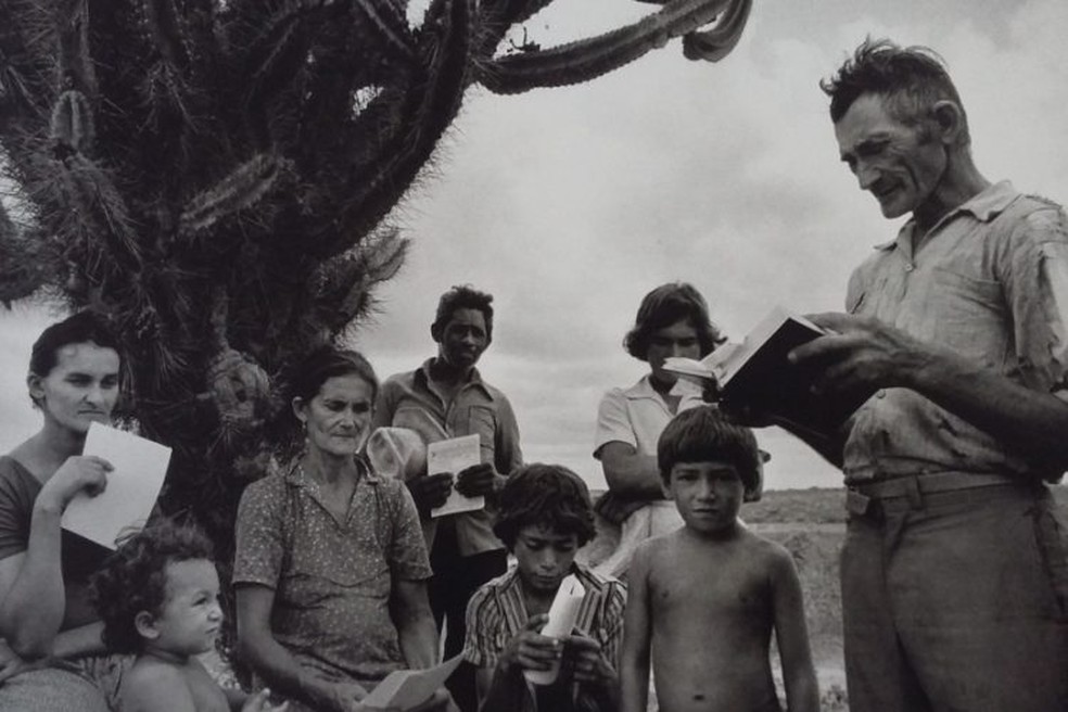 Fotografias de Sebastião Salgado sobre os 15 anos da história do Movimento dos Sem-Terra (MST). — Foto: Sebastião Salgado 