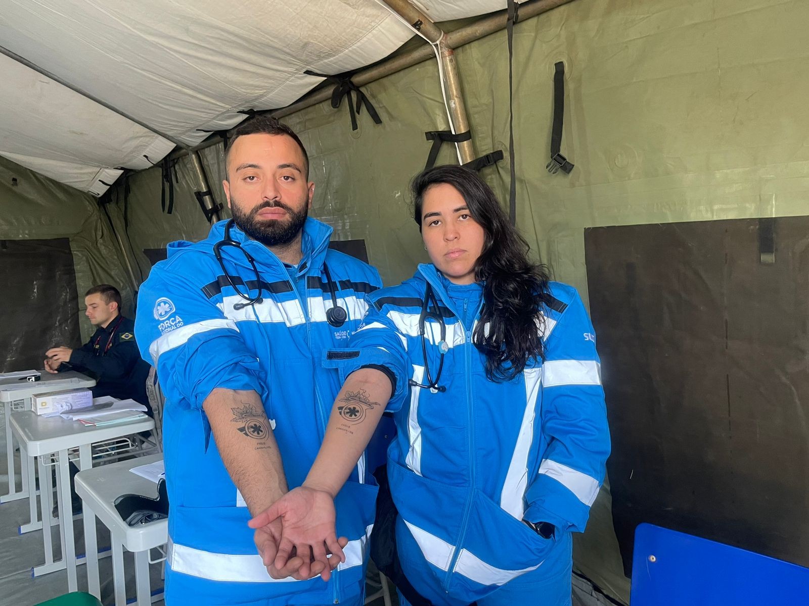 Voluntários do RN que atuam na enchente em Canoas tatuam cuia e símbolo da Força Nacional do SUS: 'A gente quis deixar na pele'