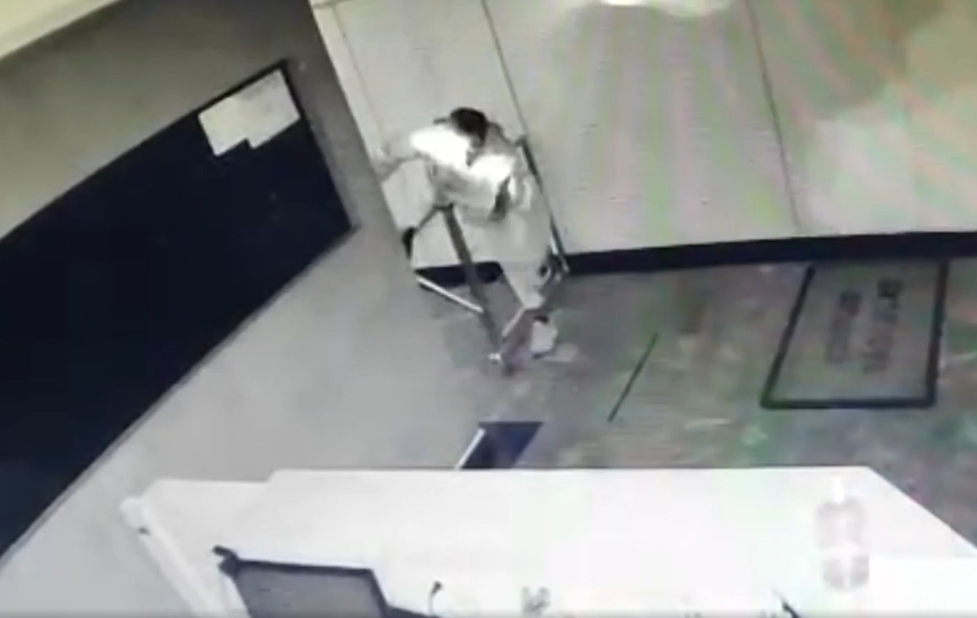 VÍDEO: criminoso invade e furta prédio comercial no Centro de São José dos Campos