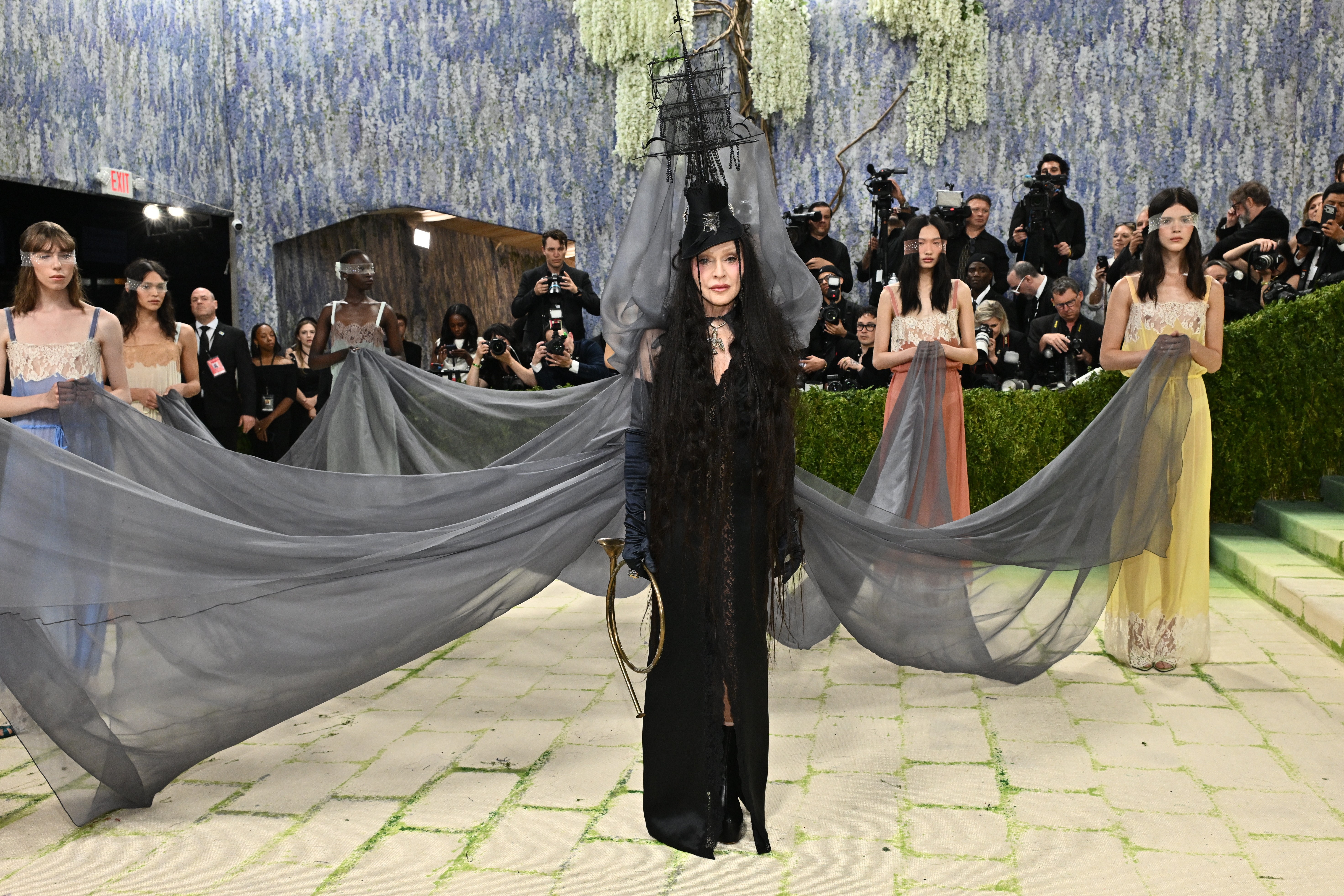Madonna, Kylie Jenner... veja looks do Met Gala que fizeram referência a obras de arte 