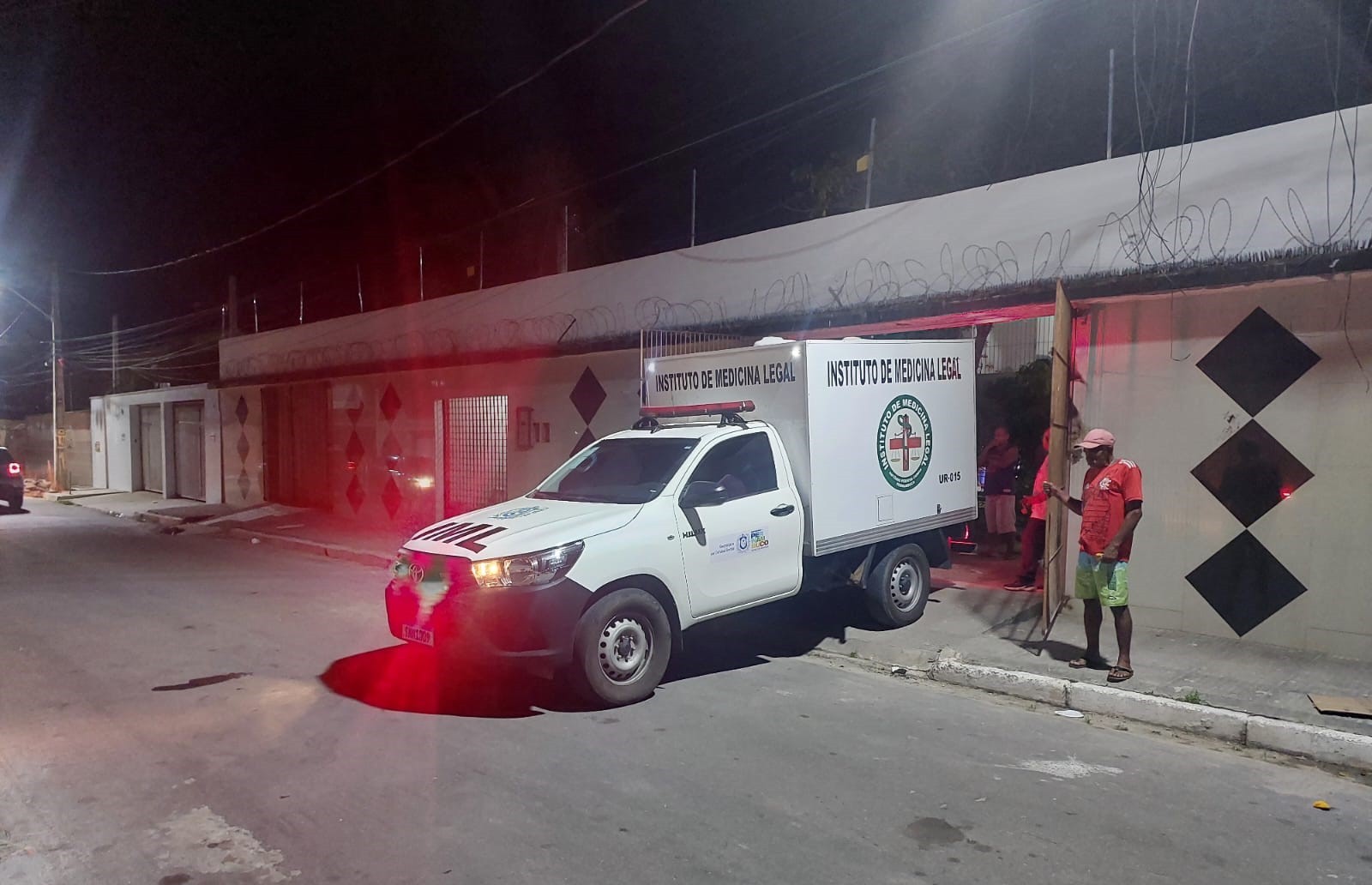 Mulher trans é morta a facadas dentro de casa de acolhimento no Grande Recife; suspeito fugiu do local