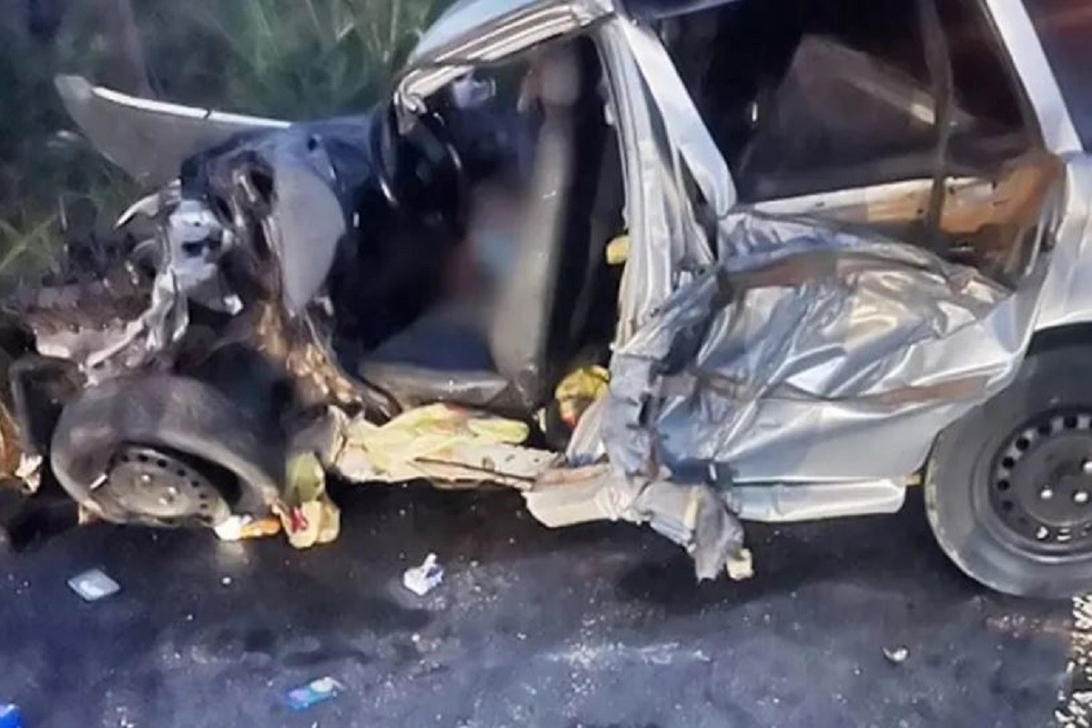 Motorista morre após bater de frente com ônibus escolar na MG-285