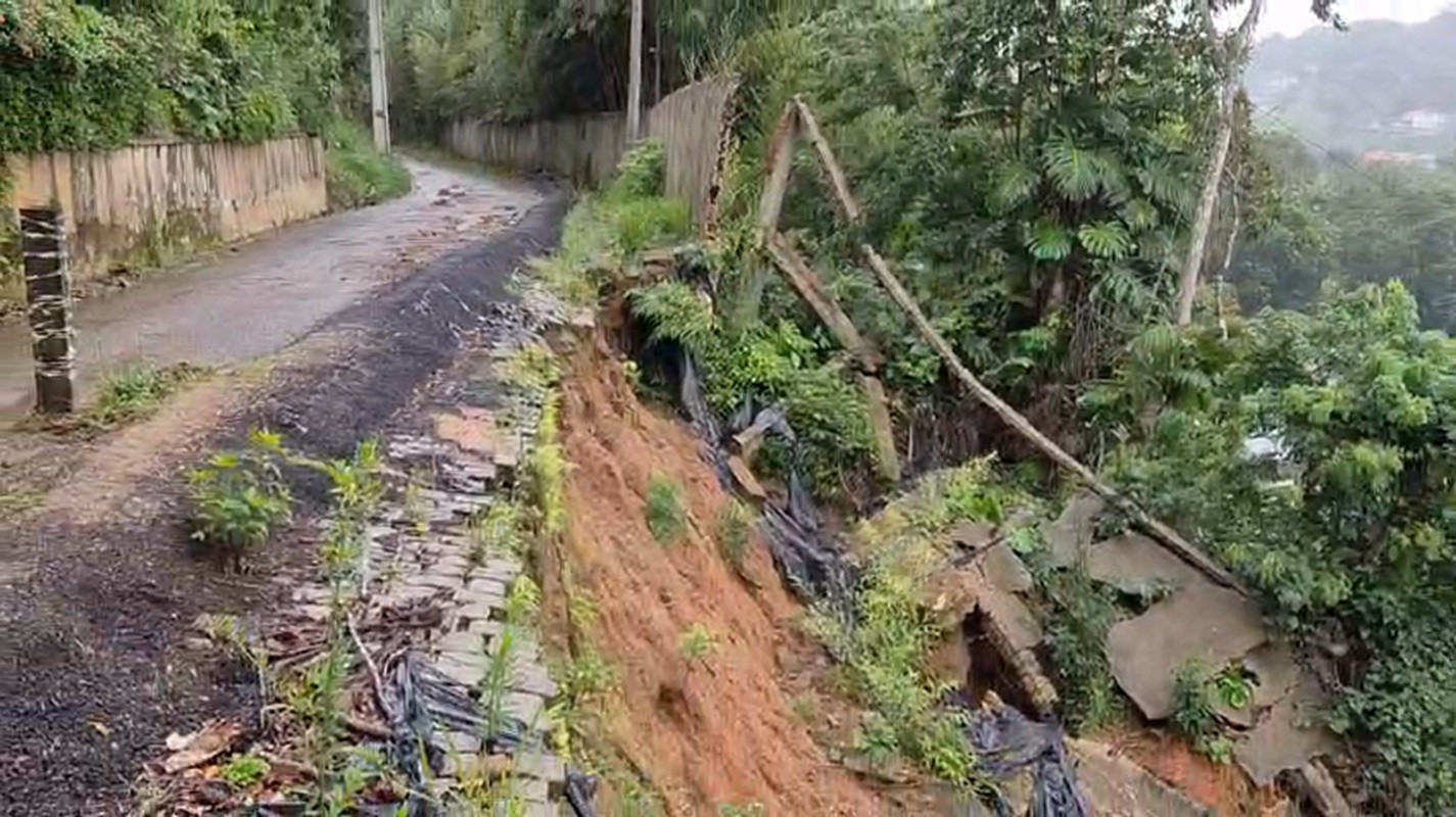 Após outubro mais chuvoso em 29 anos, moradores de Teresópolis alertam para áreas de risco