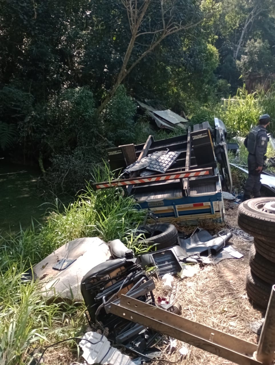 
Polícia localiza carro roubado em desmanche de Mogi das Cruzes