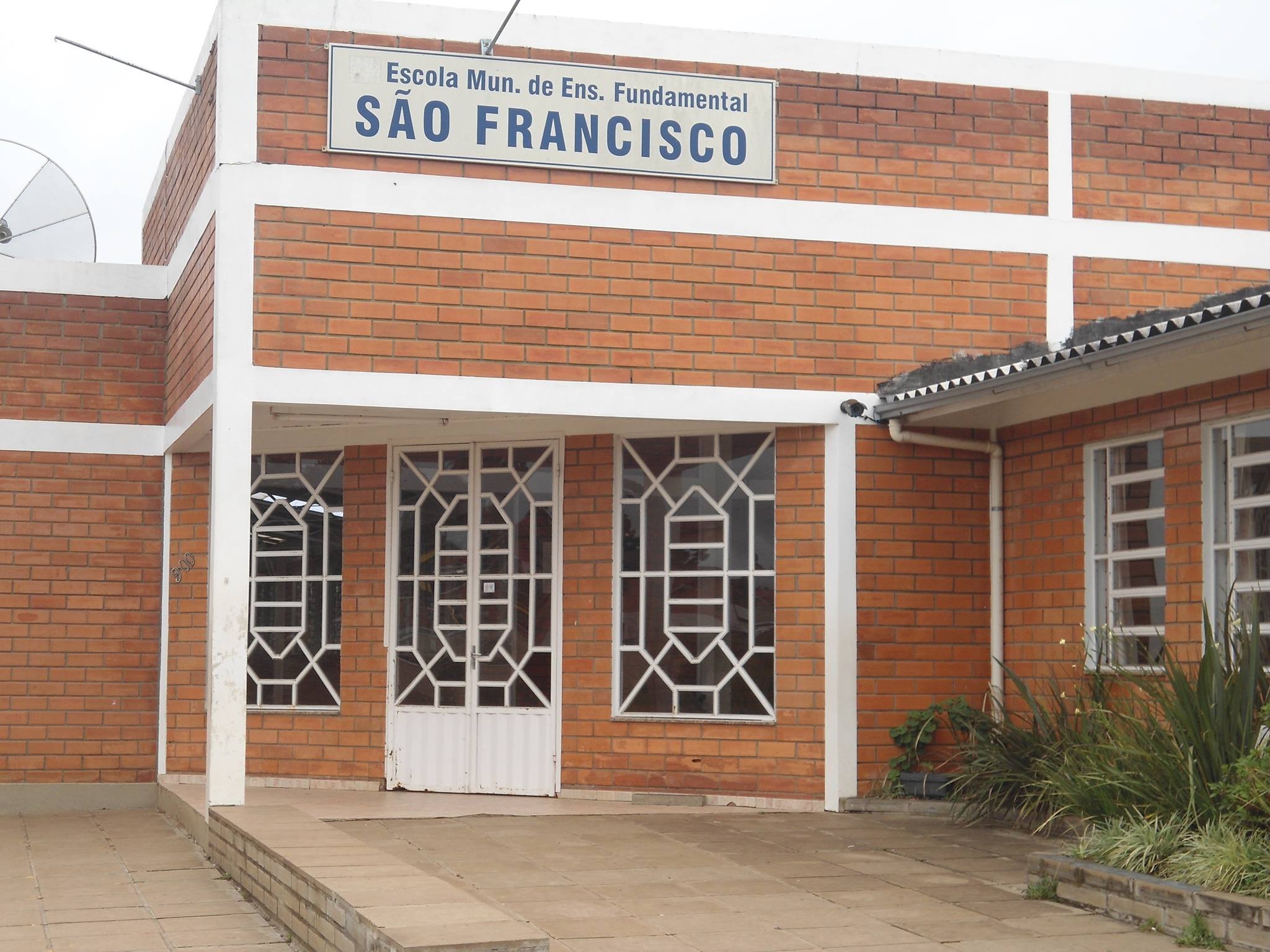 Estudante de 15 anos é esfaqueado por adolescente dentro de escola municipal na Serra do RS