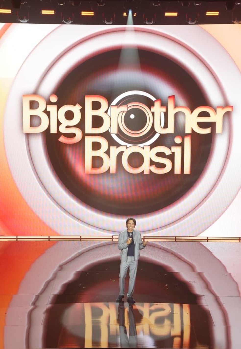 Tadeu Schmidt apresenta o BBB 27 — Foto: Maurício Fidalgo/Globo