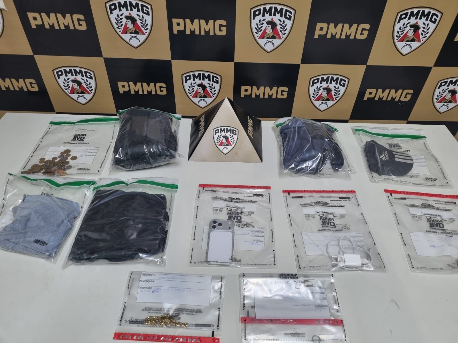 Dois homens são presos após assalto a oficina em Governador Valadares; dono foi ameaçado de morte e agredido com coronhadas