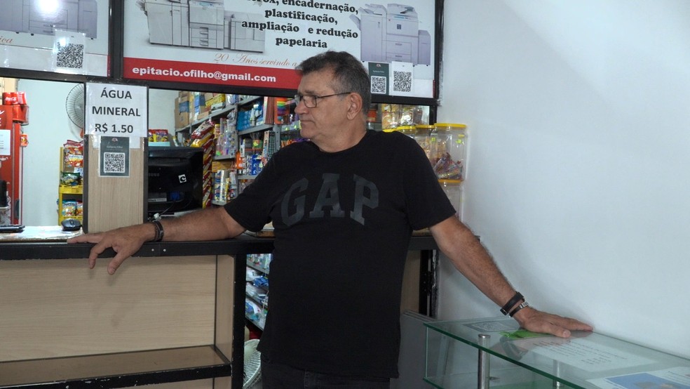 Epitácio Oliveira também é copista na UEPB — Foto: Reprodução/TV Paraíba