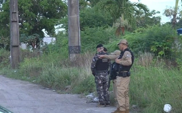Corpo é encontrado com mãos amarradas na BR-230, em Bayeux 
