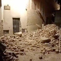 O tremor, de cerca de 15 segundos, danificou desde aldeias nas montanhas do Atlas até a cidade histórica de Marrakesh — Foto: Al Maghribi Al Youm / via Reuters