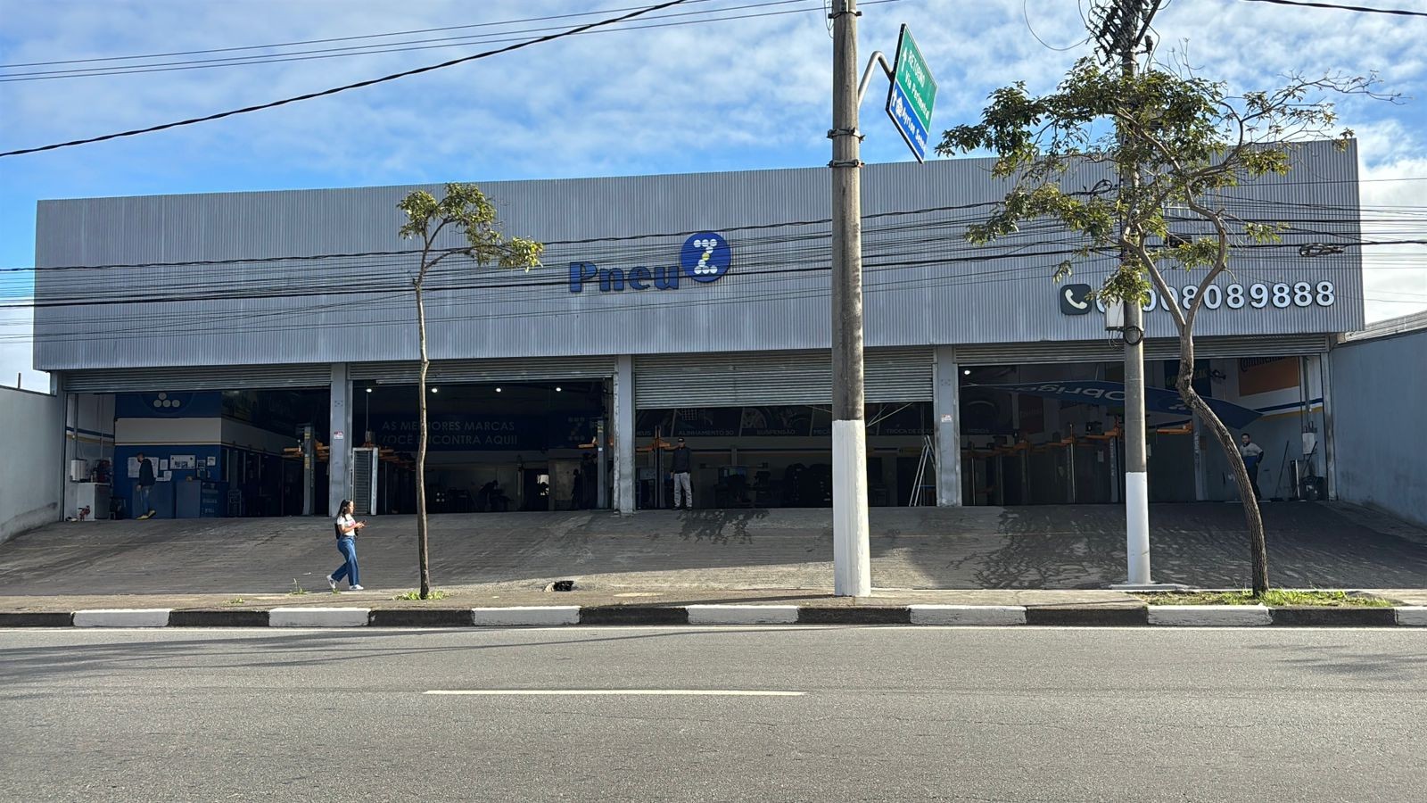 Rede de pneus com 43 lojas é alvo de operação da Polícia Civil por suspeita de golpes em clientes