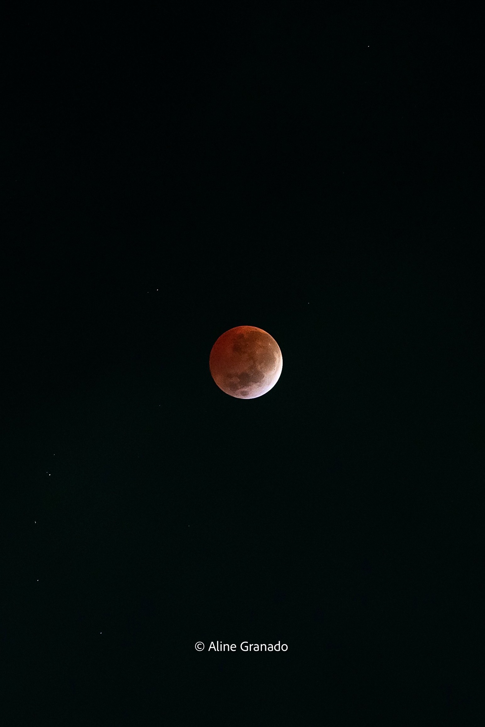 FOTOS: Moradora do interior de São Paulo registra evolução da 'Lua de Sangue'