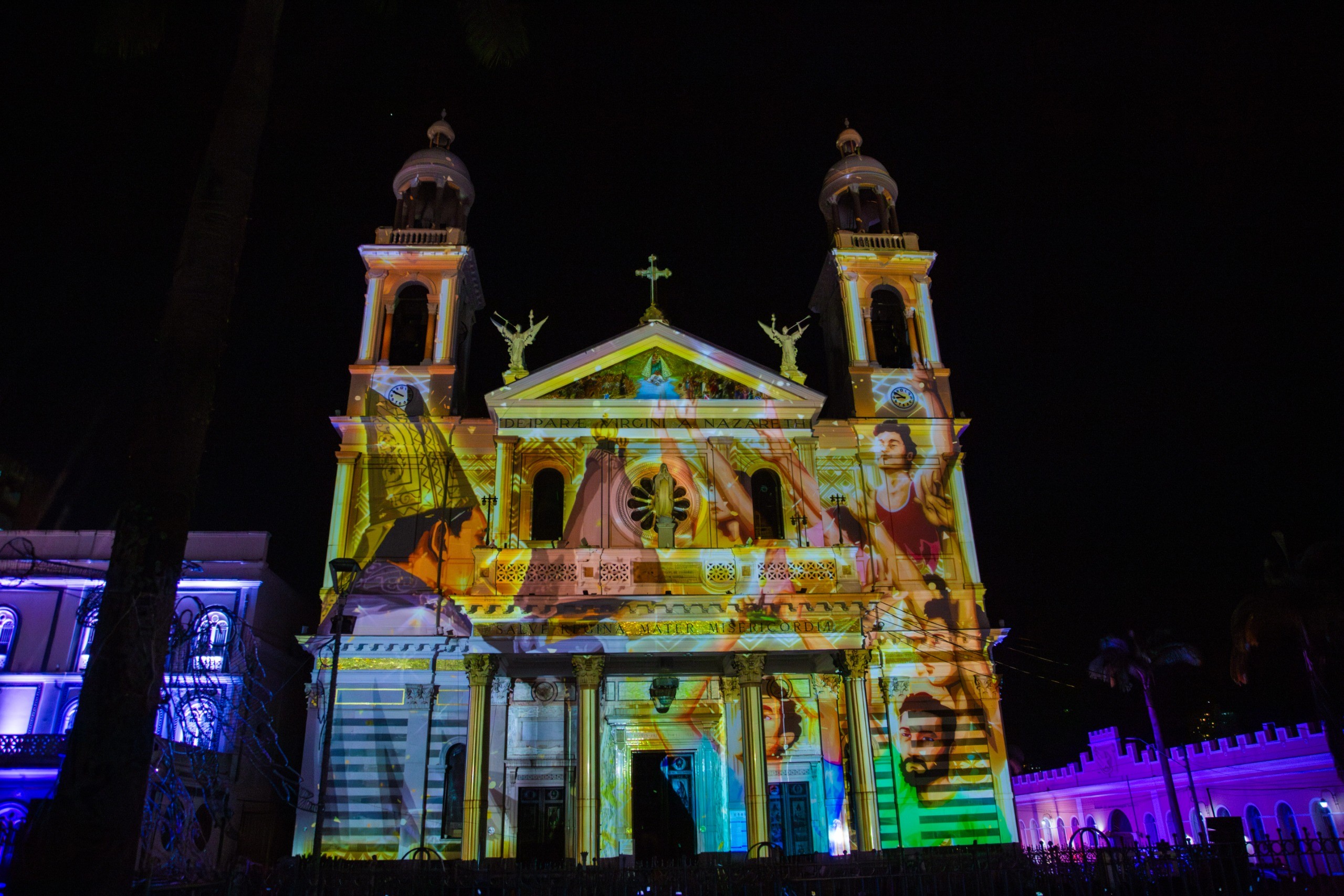 Agenda cultural: videomapping do Círio de Nazaré, Carabao, Nosso Tom e mais em Belém no fim de semana