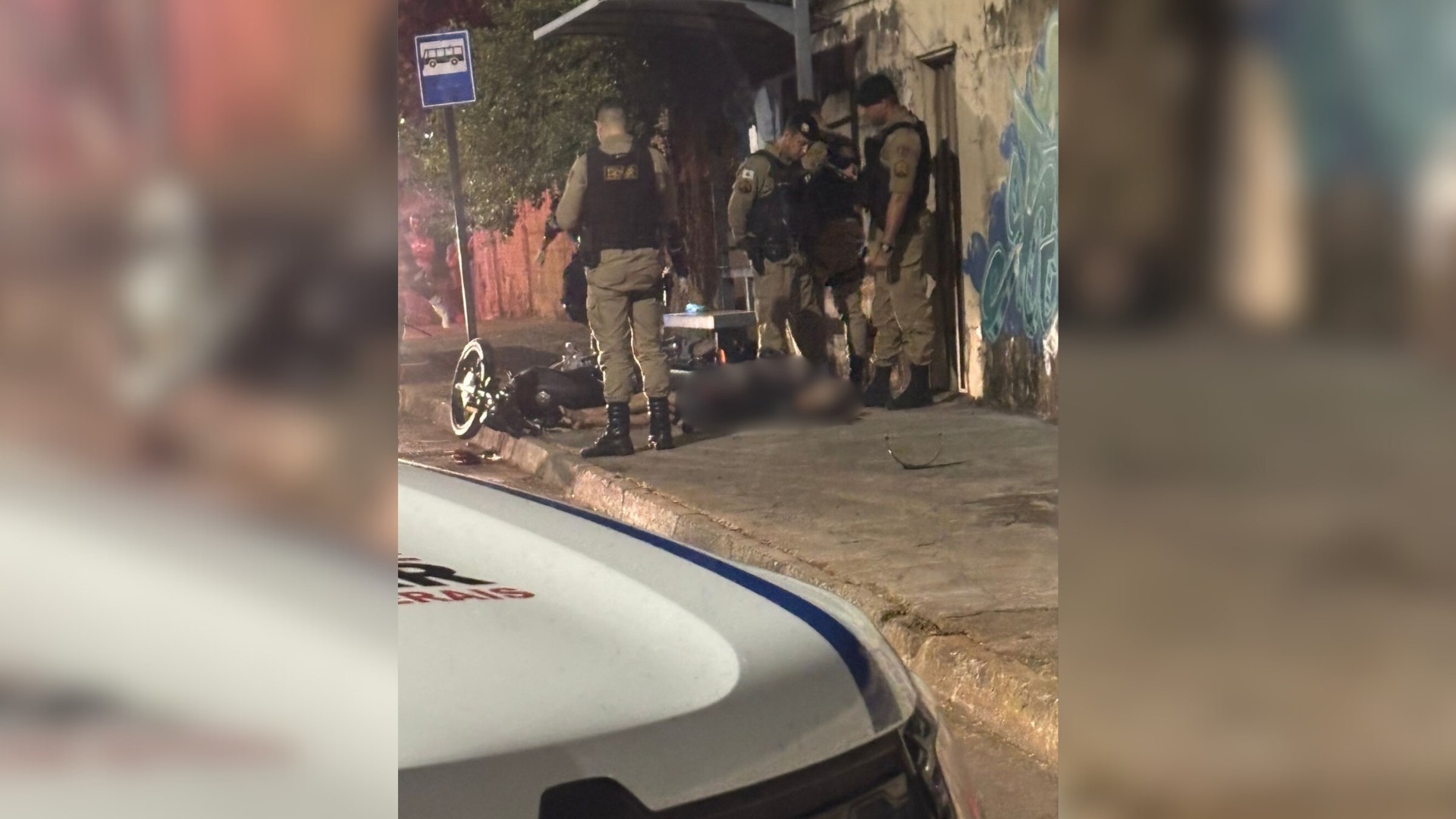 Bala perdida atinge mulher que voltava da igreja durante tiroteio que deixou dois mortos em Patos de Minas