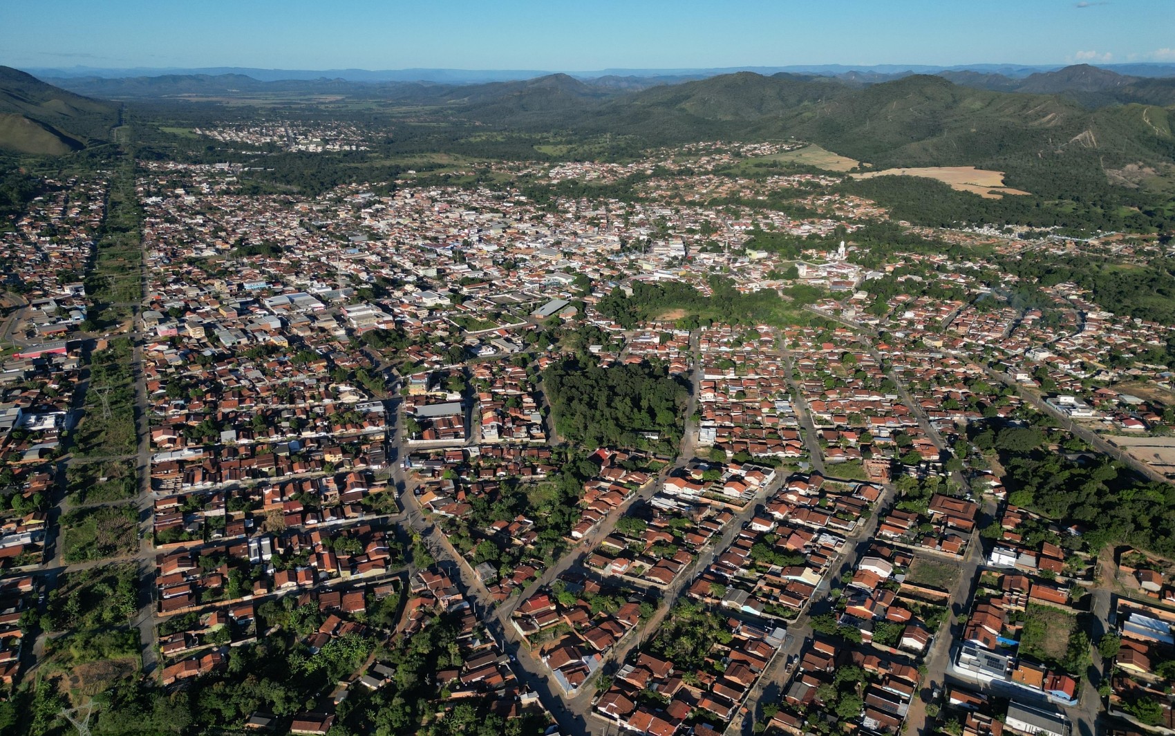 Cidade em Goiás abre processo seletivo com mais de 500 vagas temporárias e salário de até R$ 6 mil; inscrições são gratuitas