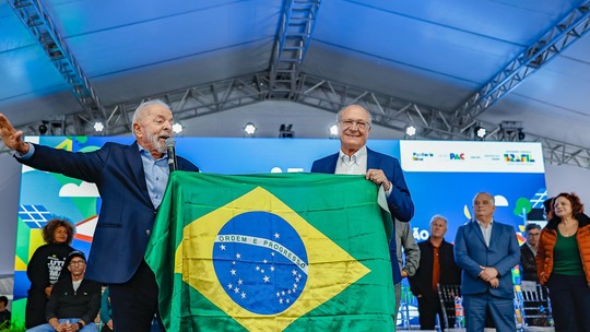 Senador que está nos EUA diz que chegou a hora de Lula ligar para Trump - Senador Esperidião Amin (Progressistas-SC) integra a comitiva de parlamentares que está em Washington para negociar uma alternativa ao "tarifaço" imposto por Donald Trump. Segundo ele, Lula não tem nada a perder se ligar para o presidente americano,