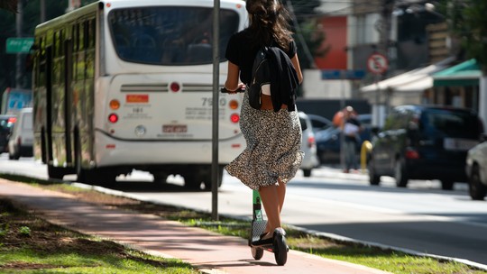 SP passa a multar quem desrespeitar regras de bikes e patinetes elétricos