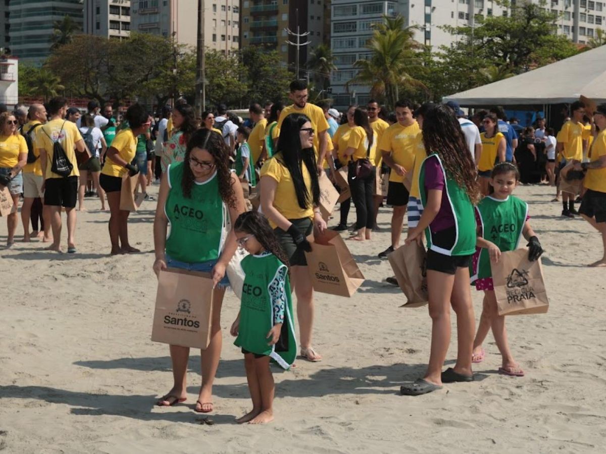 Voluntários retiram mais de 27 toneladas de lixo em praias, rios e manguezais de Santos