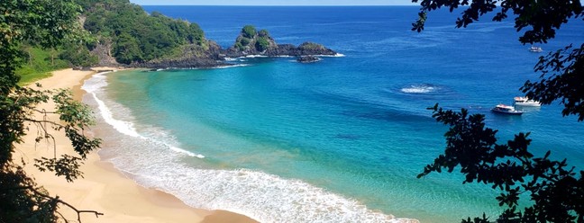 Praia do Sancho faz parte do Parque Nacional Marinho — Foto: Ana Clara Marinho/TV Globo