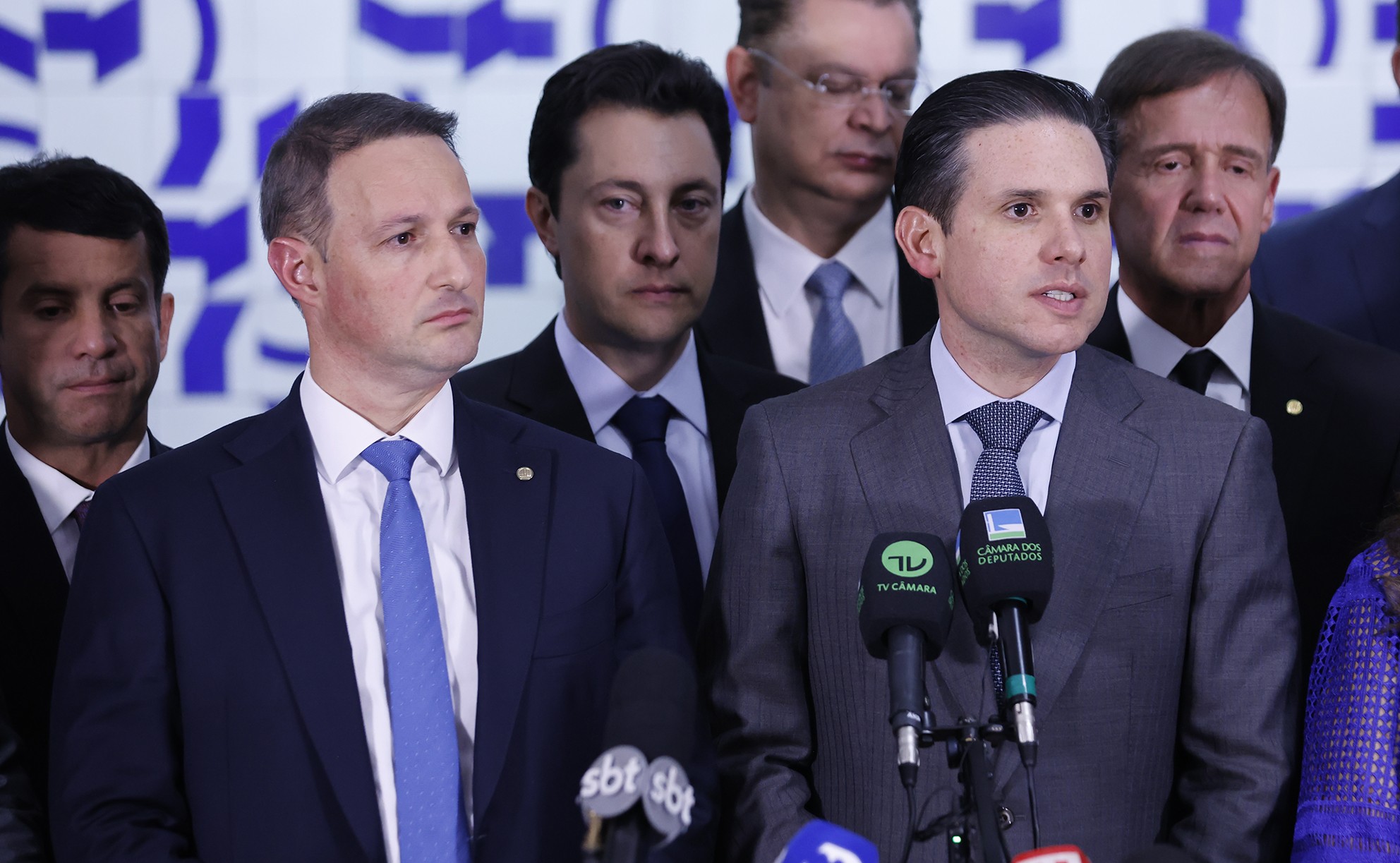 Derrite apresenta quarta versão do parecer do Projeto Antifacção, e Motta acata pedido para adiar a votação