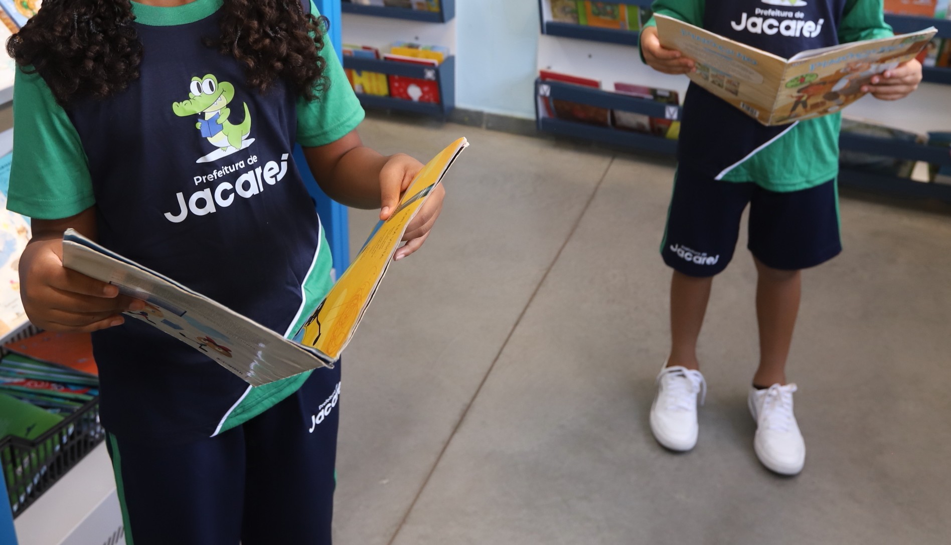 Prefeitura de Jacareí inicia entrega de mais de 12 mil kits de uniformes