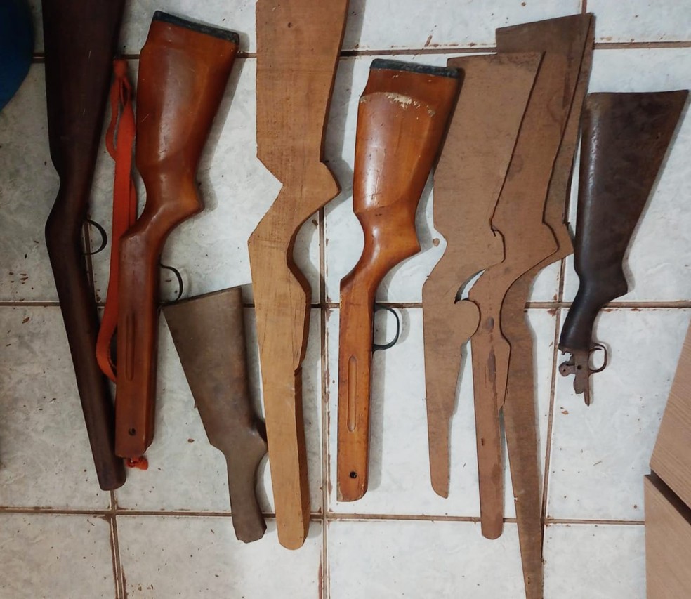 Armas em produção foram apreendidas — Foto: Divulgação/Polícia Civil