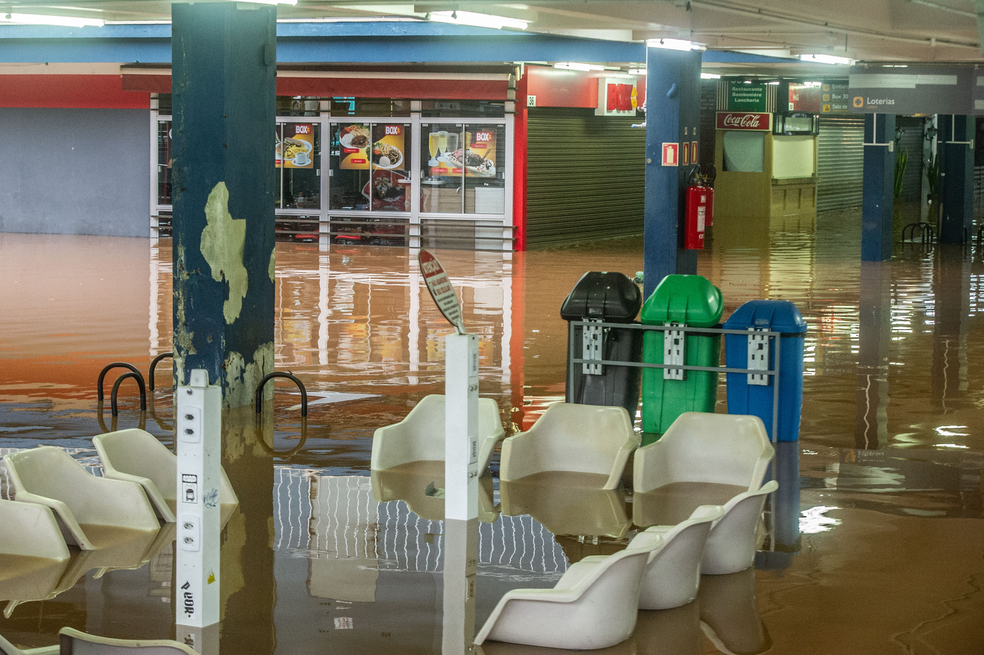 Enchente atinge a cidade de Porto Alegre, no Rio Grande do Sul, nesta sexta-feira, 03 de maio de 2024. — Foto: EVANDRO LEAL/ENQUADRAR/ESTADÃO CONTEÚDO