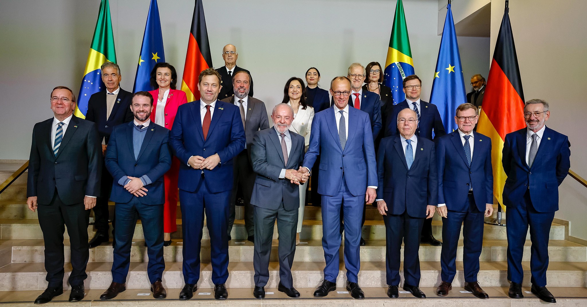 Na Alemanha, Lula nega turbulência em cenário eleitoral e diz estar 'tranquilo' para disputar quarto mandato