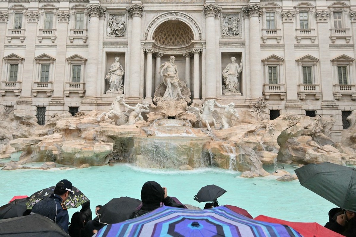 Fontana di Trevi é reaberta em Roma após várias semanas de limpeza