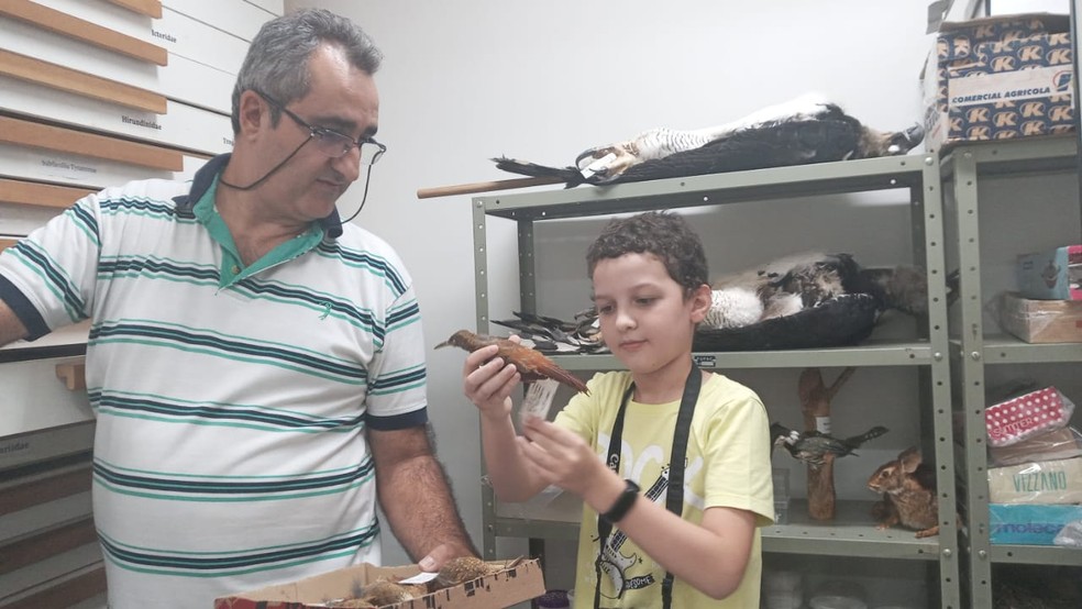 Rodrigo conheceu o laboratório do Prof. Dr. Edson Guilherme, ornitólogo e Doutor em Zoologia da Ufac — Foto: Arquivo pessoal