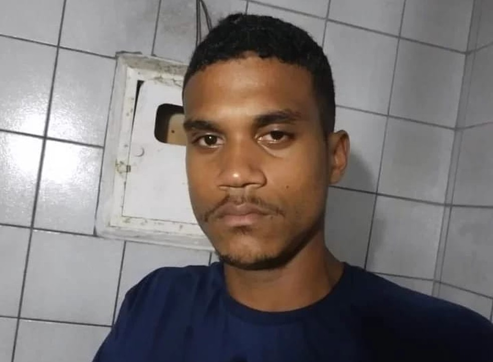 Pedro Henrique José de Santana é procurado por tentativa de feminicídio contra ex-namorada em Jaboatão dos Guararapes — Foto: Reprodução/WhatsApp
