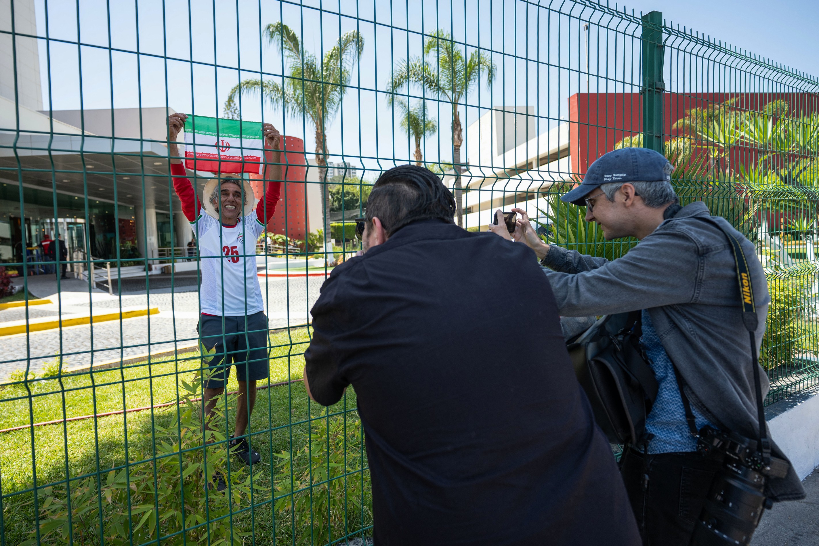 Cadáver é encontrado em frente ao estádio onde a seleção iraniana treina para Copa do Mundo