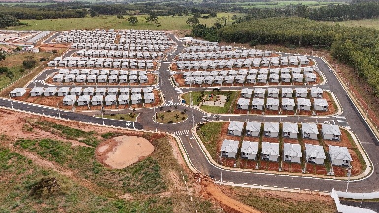 Pacaembu entrega 350 casas em Bálsamo