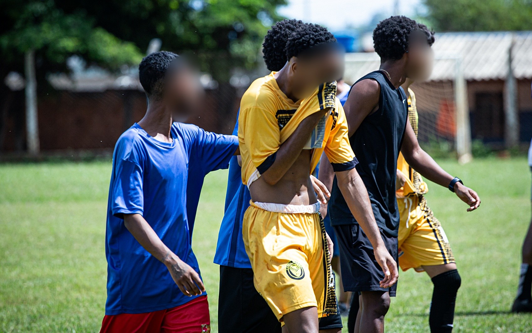 Homem é indiciado por injúria racial após chamar adolescente de ‘macaco’ durante jogo no Sul de MG | G1