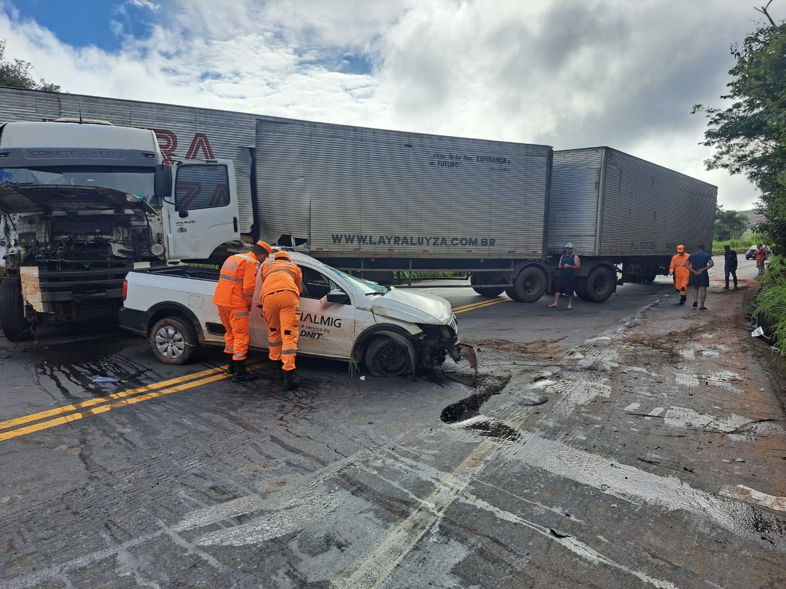 Acidente deixa trânsito na BR-251 interditado