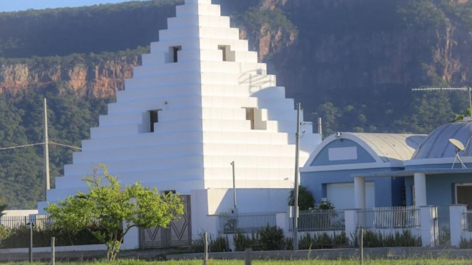 Dakila Pesquisas ergue cidade de cúpulas em MS