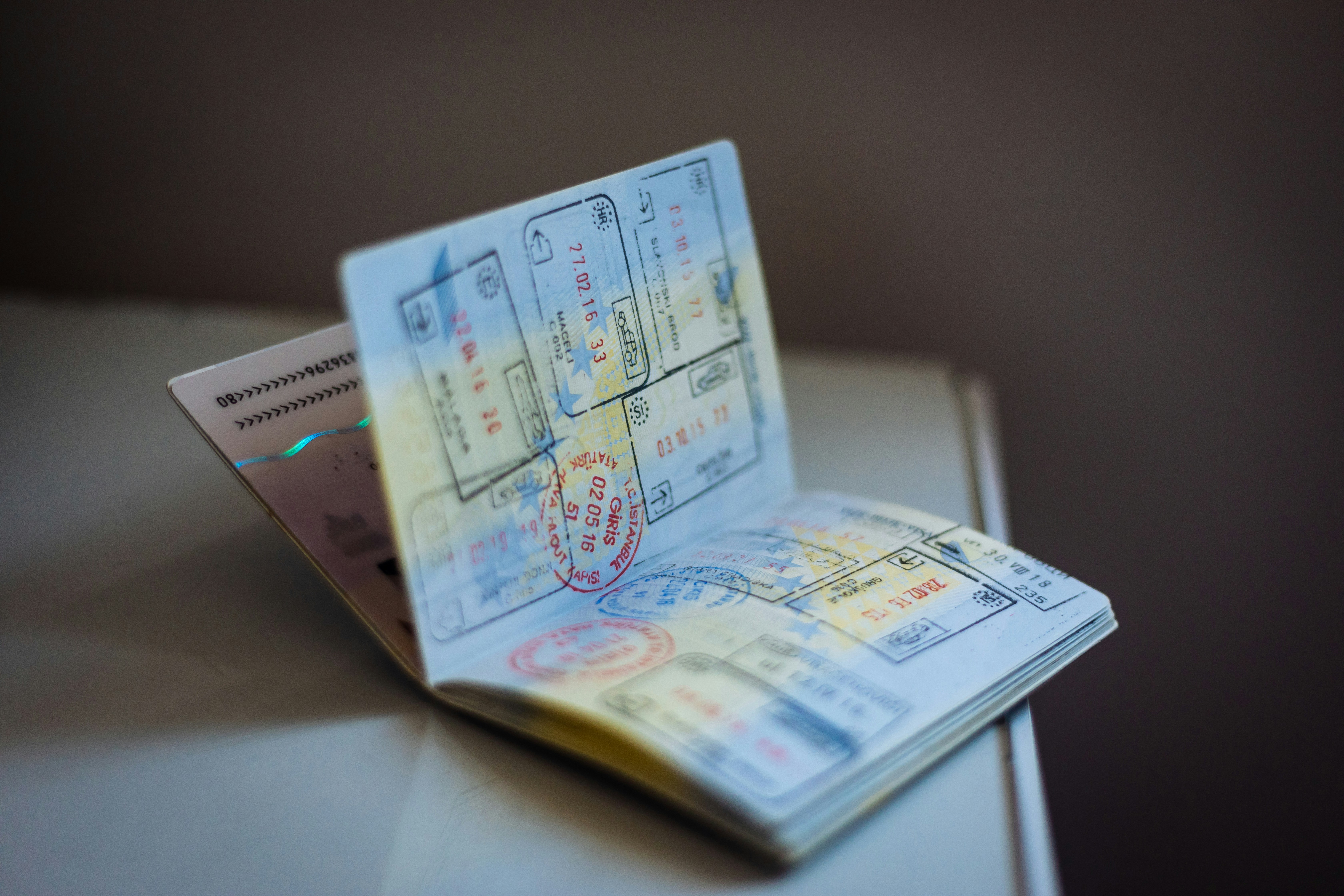Fim de uma era: Europa vai substituir carimbo de passaporte por sistema eletrônico