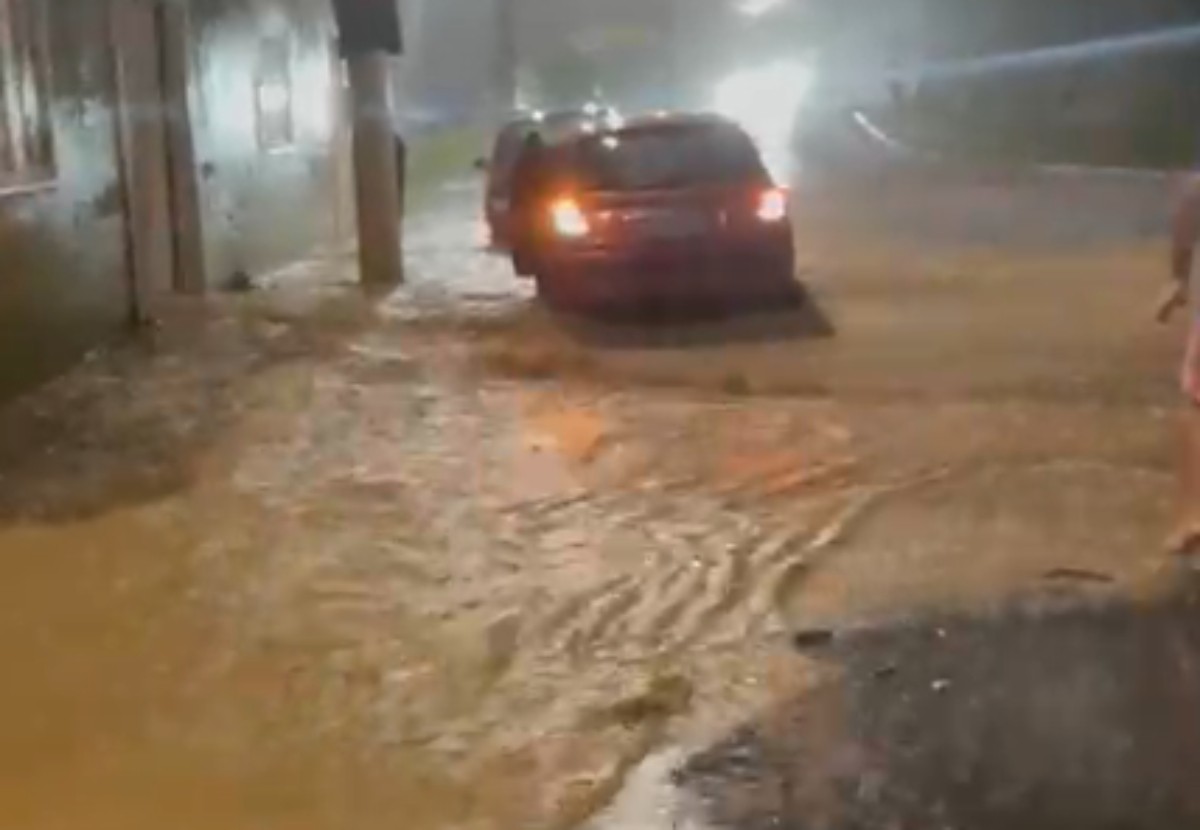 VÍDEO: Angra dos Reis entra em estado de atenção após chuva intensa