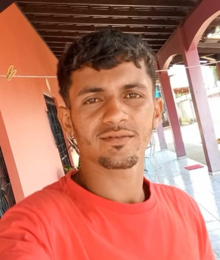 Motociclista morre após sair da estrada e cair em obra de canalização na BR-210, em Roraima