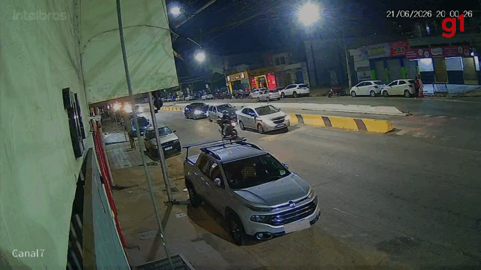 VÍDEO: Motociclista é arremessado após sequência de batidas em Governador Valadares