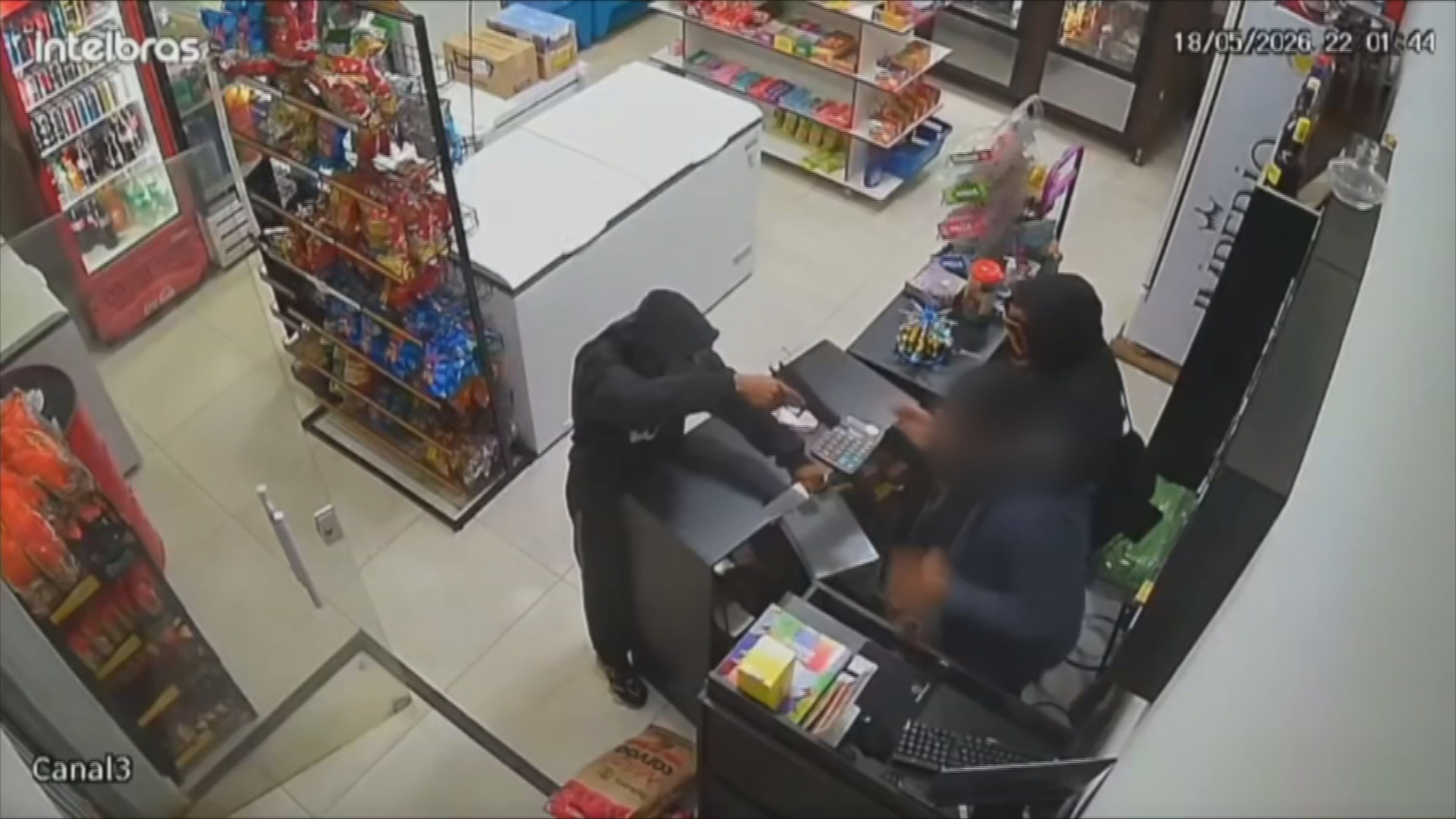Dono de adega é rendido e trancado em banheiro durante assalto em Jaú; vídeo