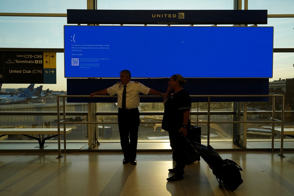 Falha em computadores após atualização da CrowdStrike causou 'tela azul' em aeroporto de Newark, nos EUA, em julho de 2024 — Foto: Bing Guan/Reuters