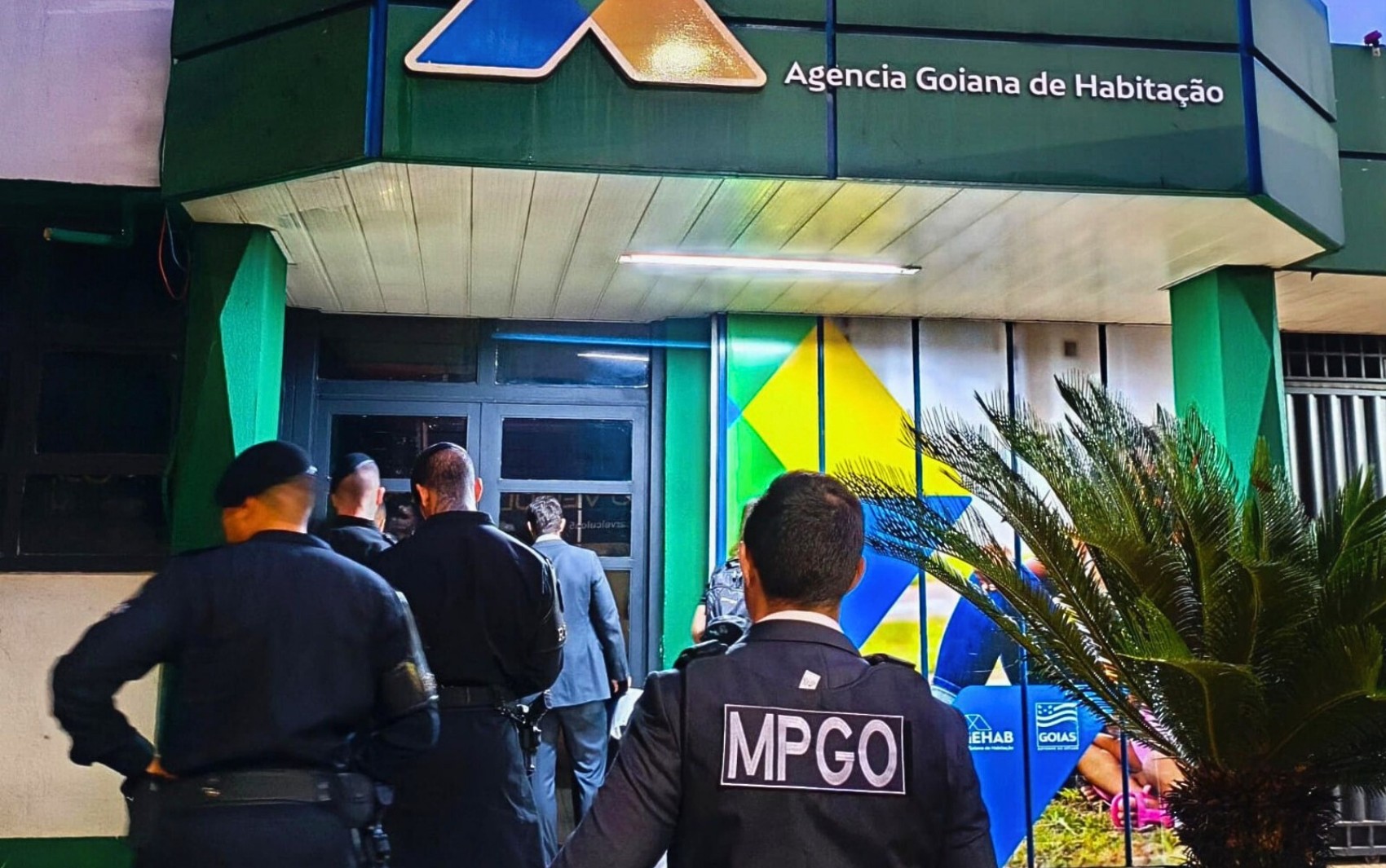 Operação do MP mira dois servidores suspeitos de desvio de verbas em contratações de empresas pela Agehab  