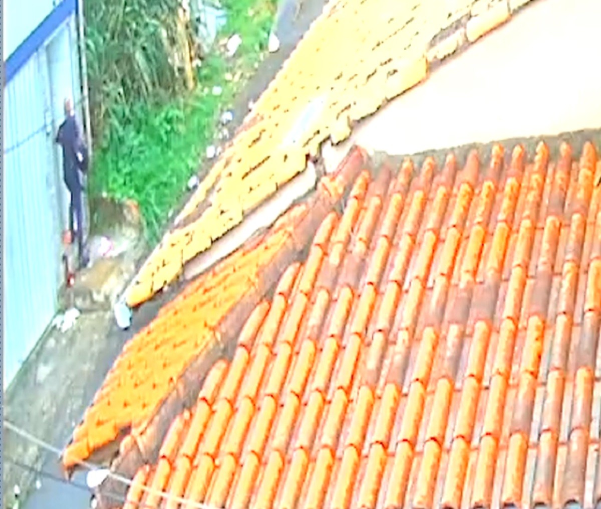 VÍDEO: Câmeras de segurança revelam trajeto de homem que matou o próprio pai, madrasta, irmãs e sobrinho em Juiz de Fora