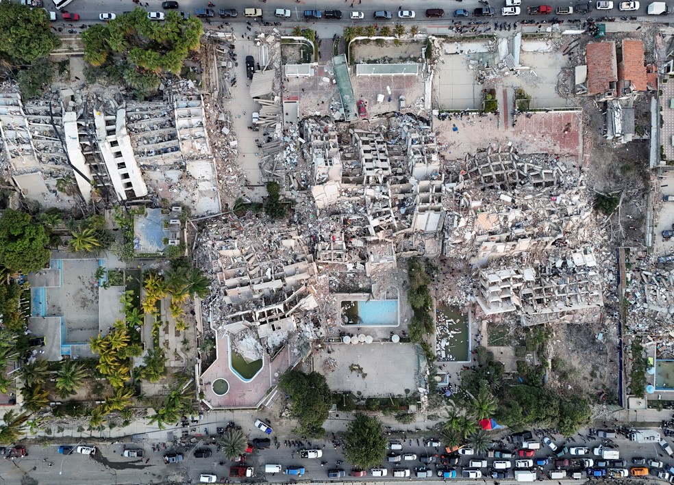 Uma imagem aérea mostra edifícios destruídos por terremotos em La Guaira , Venezuela — Foto: REUTERS