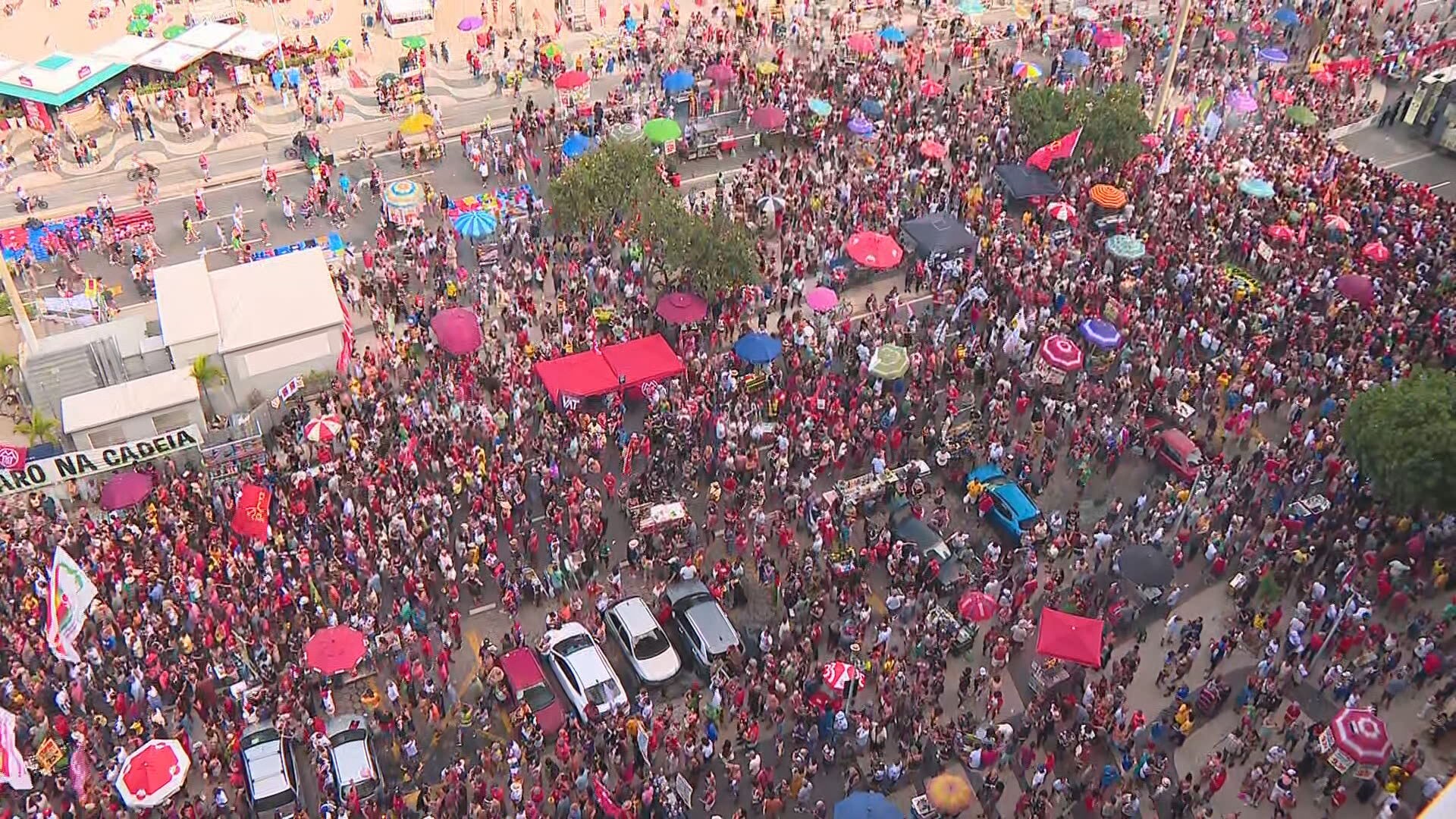 Manifestantes protestam contra o PL da dosimetria em Copacabana