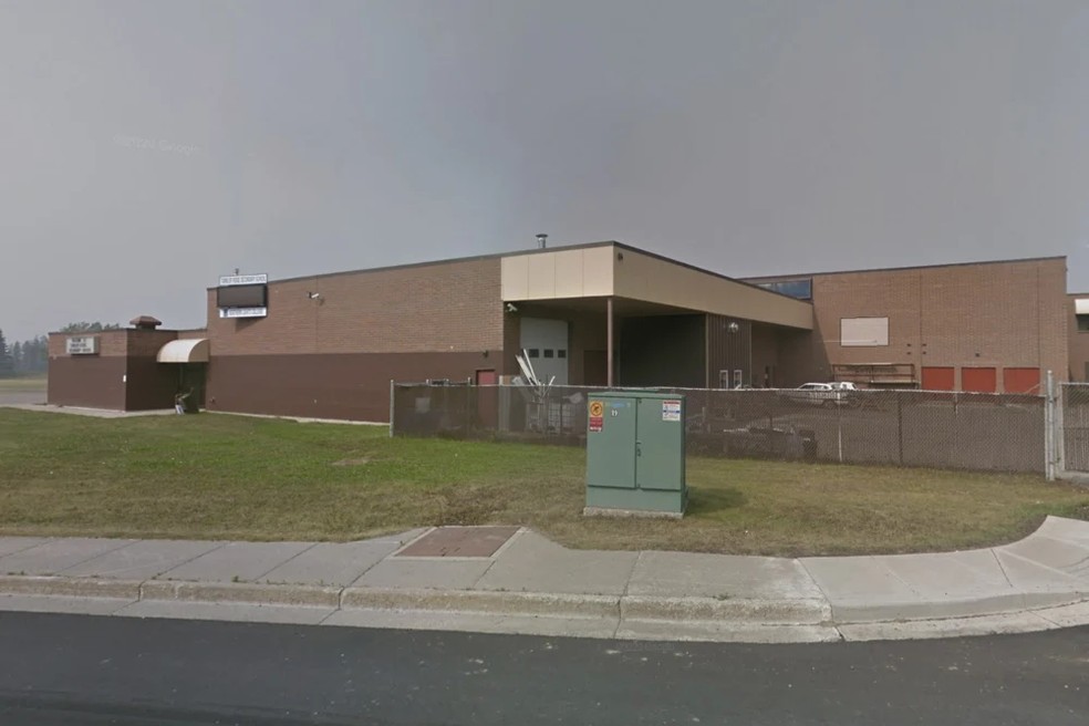 Escola Secundária Tumbler Ridge em Tumbler Ridge, Colúmbia Britânica, Canadá — Foto: Google Maps/Reprodução