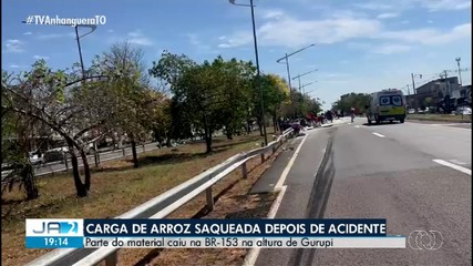 Trecho da BR-153 em Gurupi é liberado após retirada de carga de arroz que caiu na pista