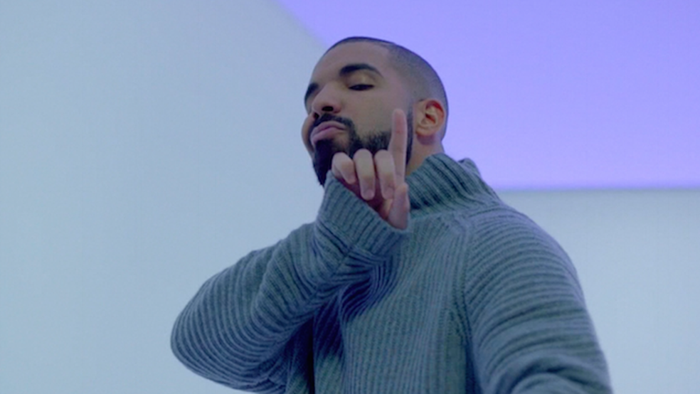 Drake em 'Hotline Bling'. — Foto: Reprodução/YouTube